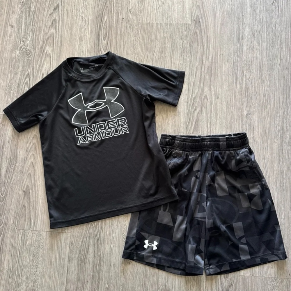 Under Armour Loose fit Tee & Grey/Black Print Draw-Tie Shorts All Sz. YXS (6-7)